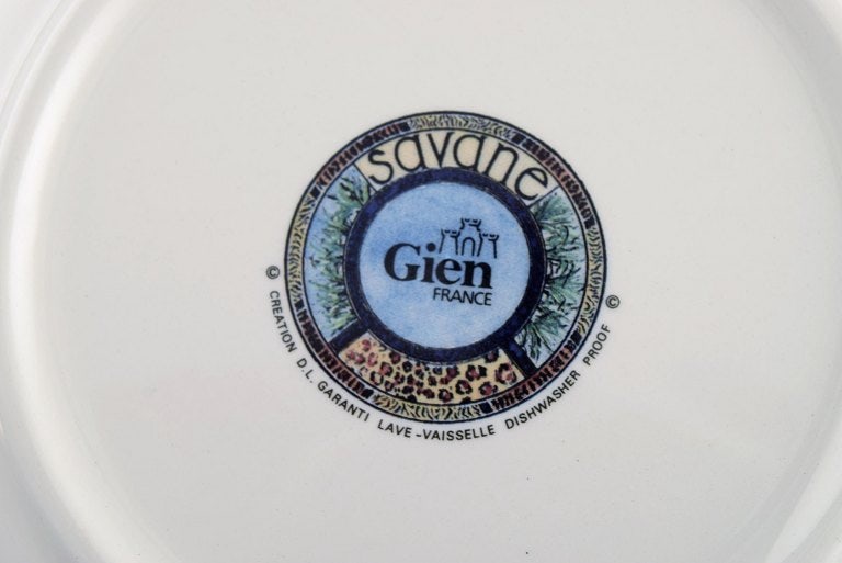 Gien, France. Two Savane porcelain plates with hand-painted exotic birds. Late 20th century. - 4