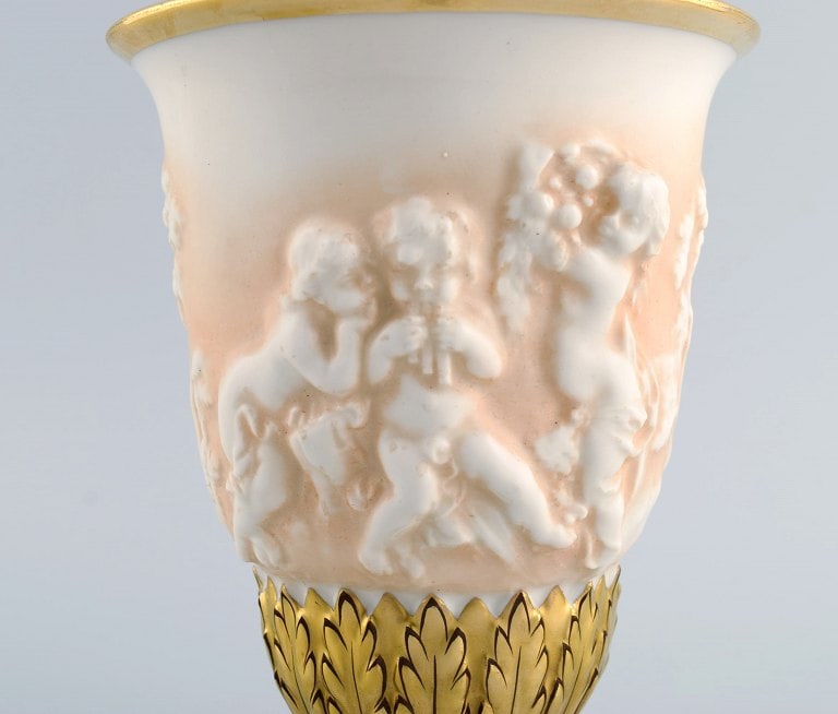 Capodimonte, Italy. Antique porcelain vase with putti in relief and hand-painted gold decoration. - 4