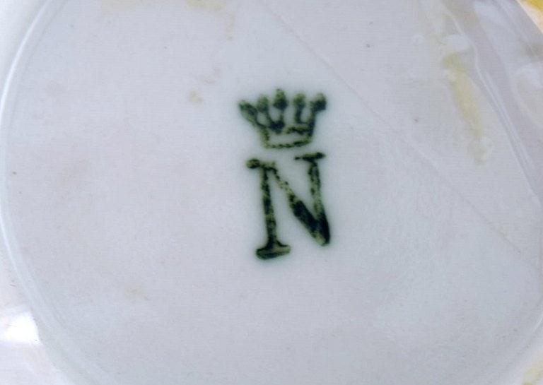 Capodimonte, Italy. Antique porcelain vase with putti in relief and hand-painted gold decoration. - 8