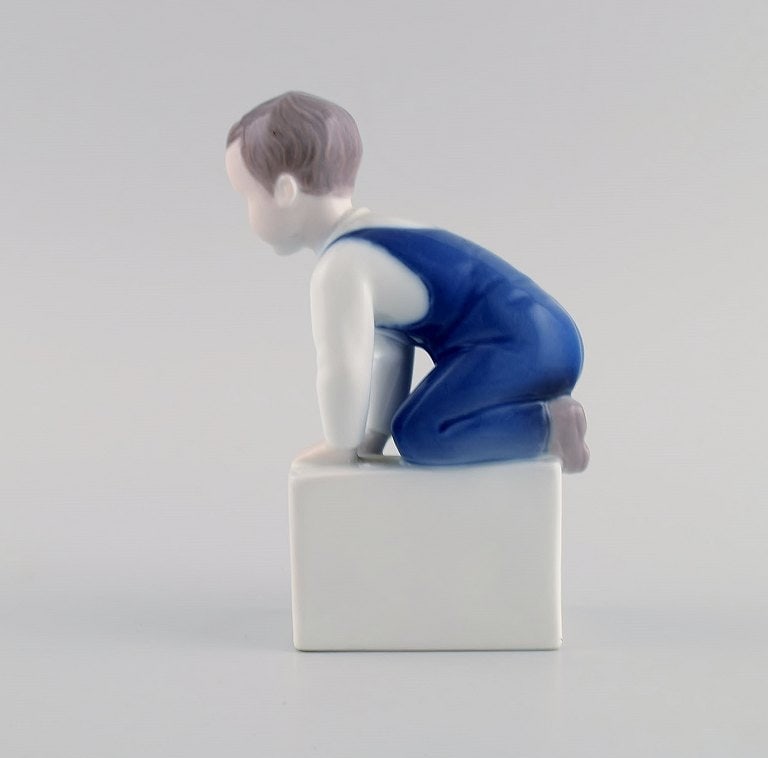 Claire Weiss for Bing & Grøndahl. Porcelain figure. Boy. 1970s. Model number 2399. - 3
