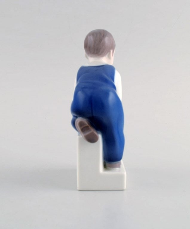 Claire Weiss for Bing & Grøndahl. Porcelain figure. Boy. 1970s. Model number 2399. - 4