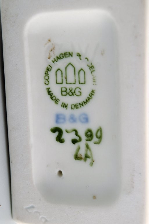 Claire Weiss for Bing & Grøndahl. Porcelain figure. Boy. 1970s. Model number 2399. - 6