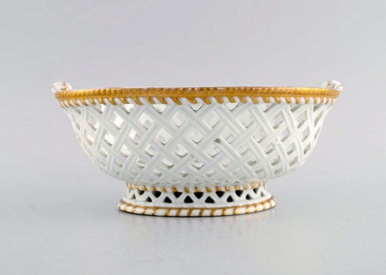Antique Meissen bowl in openwork porcelain with hand-painted gold decoration. 19th century. - 2