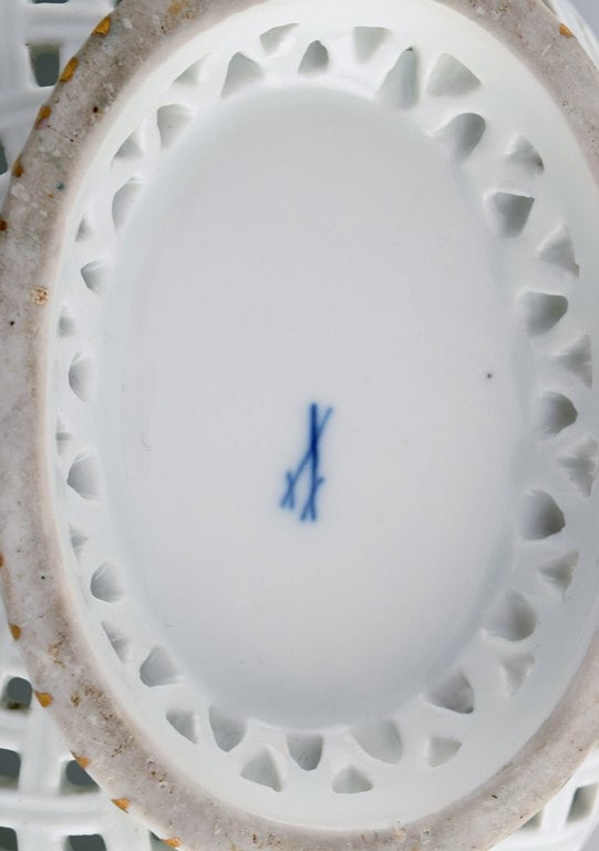 Antique Meissen bowl in openwork porcelain with hand-painted gold decoration. 19th century. - 8
