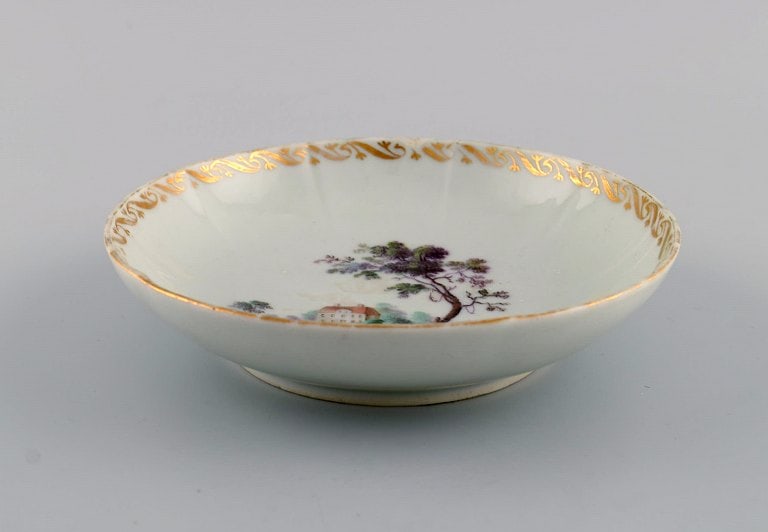Five antique Royal Copenhagen porcelain bowls with hand-painted landscapes and gold decoration. - 6