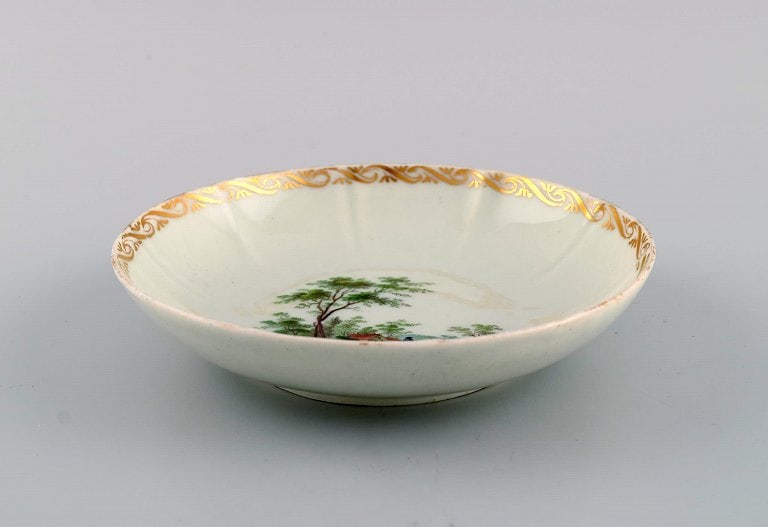 Four antique Royal Copenhagen porcelain bowls with hand-painted landscapes and gold decoration. - 6