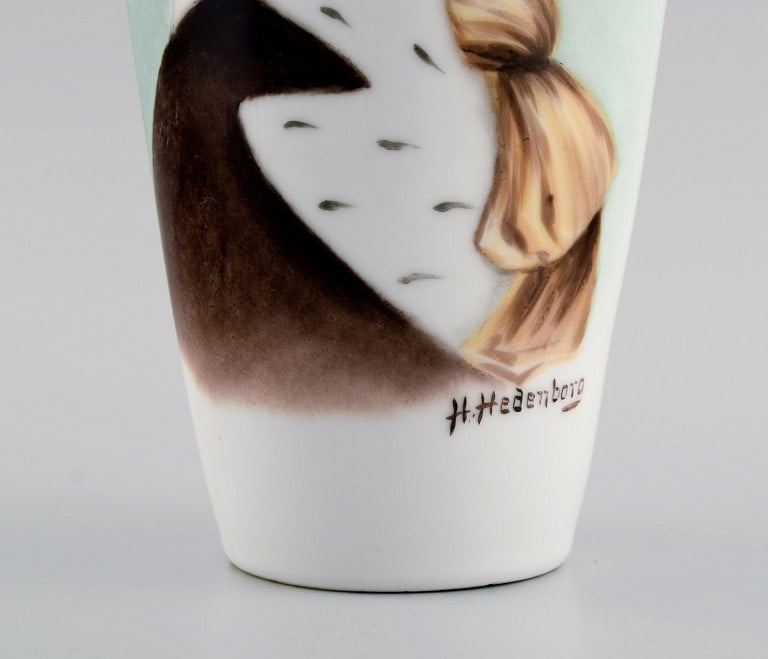 H. Hedenborg for Rosenthal. Antique vase in hand-painted porcelain with female portrait. Approx. - 3