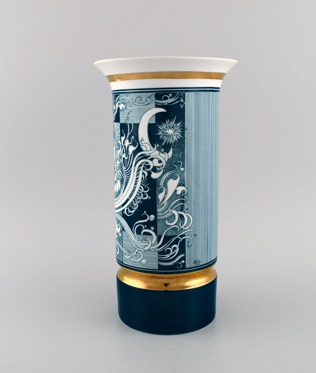 Large Hollóháza porcelain vase. Art deco motifs and gold border. Mid 20th century. - 2