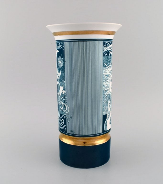 Large Hollóháza porcelain vase. Art deco motifs and gold border. Mid 20th century. - 3