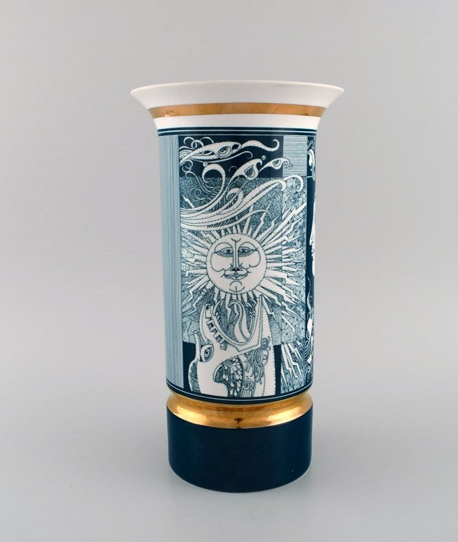 Large Hollóháza porcelain vase. Art deco motifs and gold border. Mid 20th century. - 4