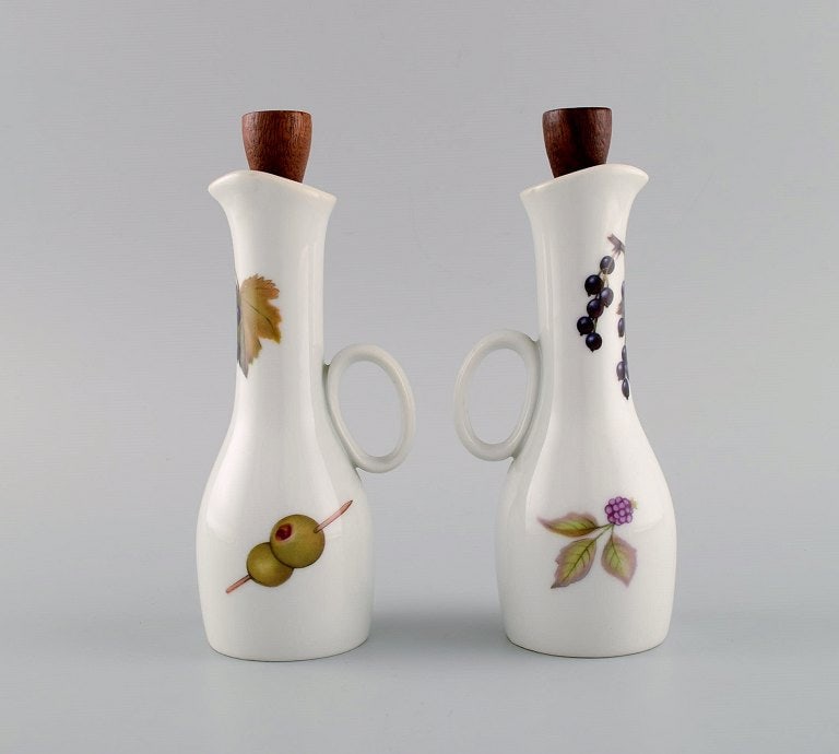 Royal Worcester, England. Evesham oil / vinegar set in porcelain decorated with fruits. Cork in - 2
