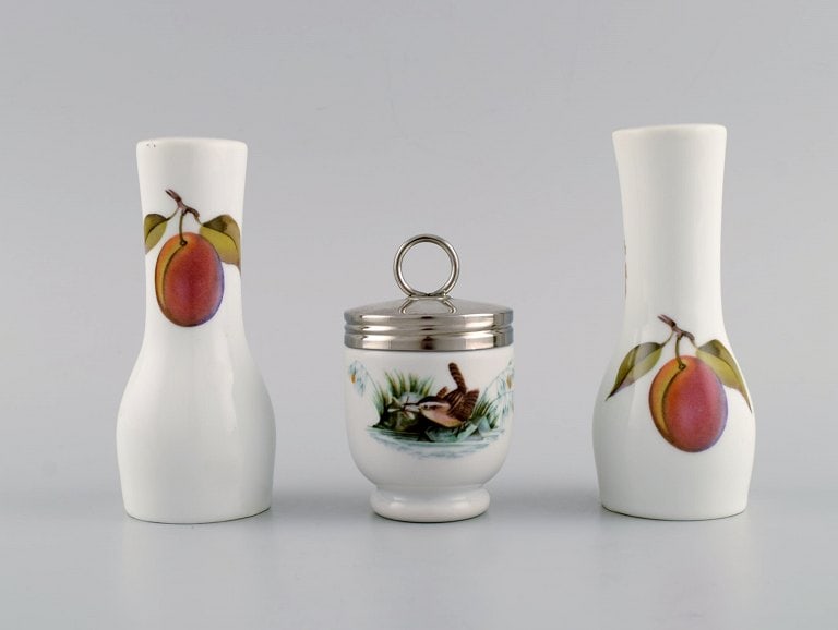 Royal Worcester, England. Evesham mustard jar and salt / pepper shakers in porcelain decorated with - 2