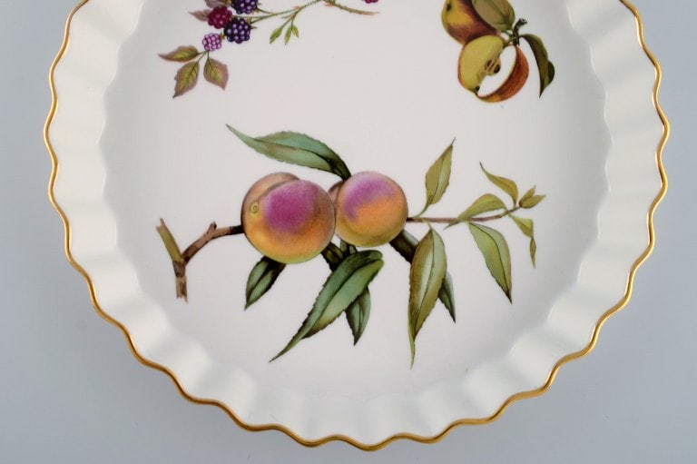 Royal Worcester, England. Two Evesham pie dishes in porcelain decorated with fruits and gold rim. - 4