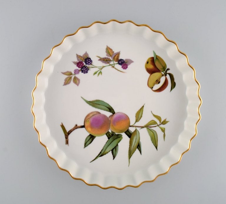 Royal Worcester, England. Two Evesham pie dishes in porcelain decorated with fruits and gold rim. - 2