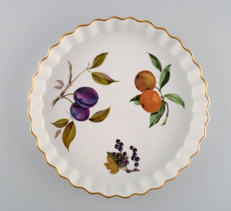 Royal Worcester, England. Two Evesham pie dishes in porcelain decorated with fruits and gold rim. - 2