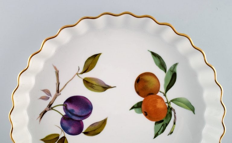 Royal Worcester, England. Two Evesham pie dishes in porcelain decorated with fruits and gold rim. - 3
