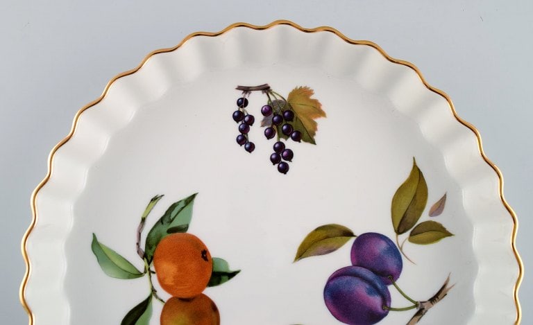 Royal Worcester, England. Two Evesham pie dishes in porcelain decorated with fruits and gold rim. - 4