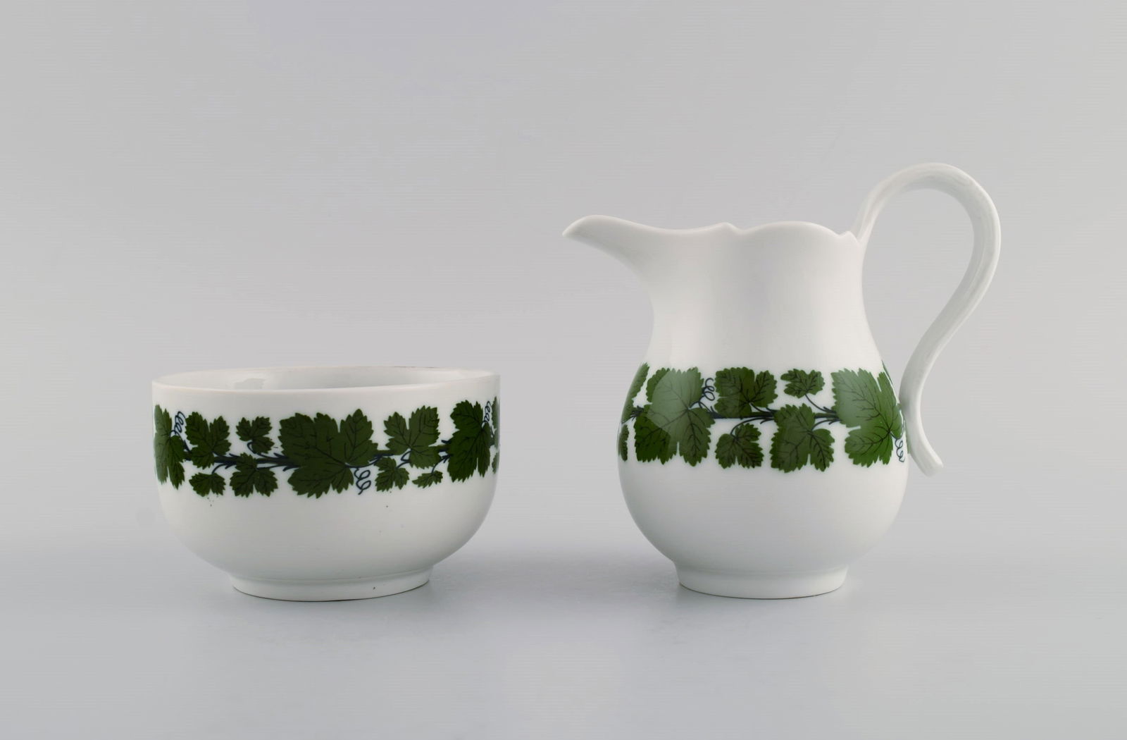 Meissen Green Ivy Vine. Coffee pot, sugar bowl and creamer in hand-painted porcelain. Lid modeled - 6