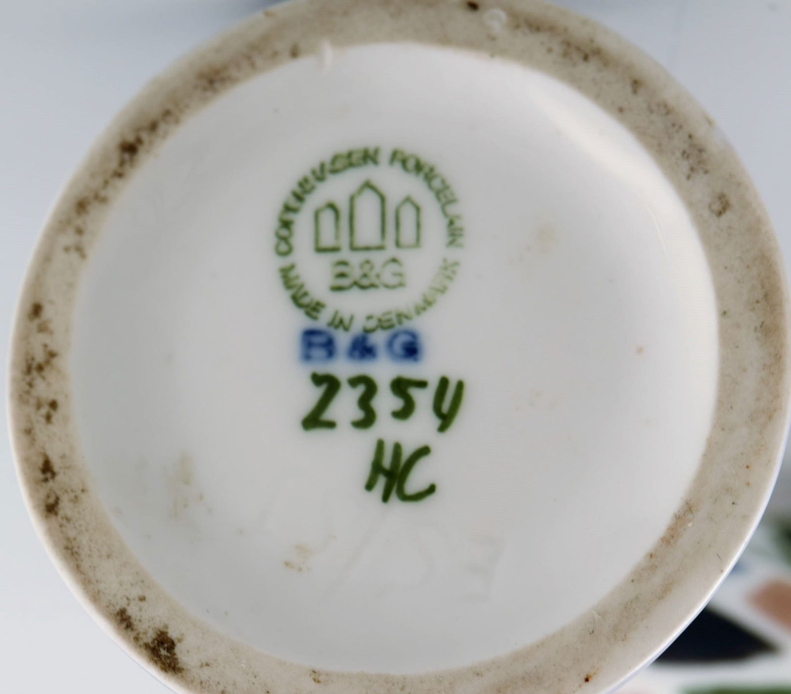 Ebbe Sadolin for Bing & Grøndahl. Harlequin porcelain figurine. Model number 2354. 1970s. - 8