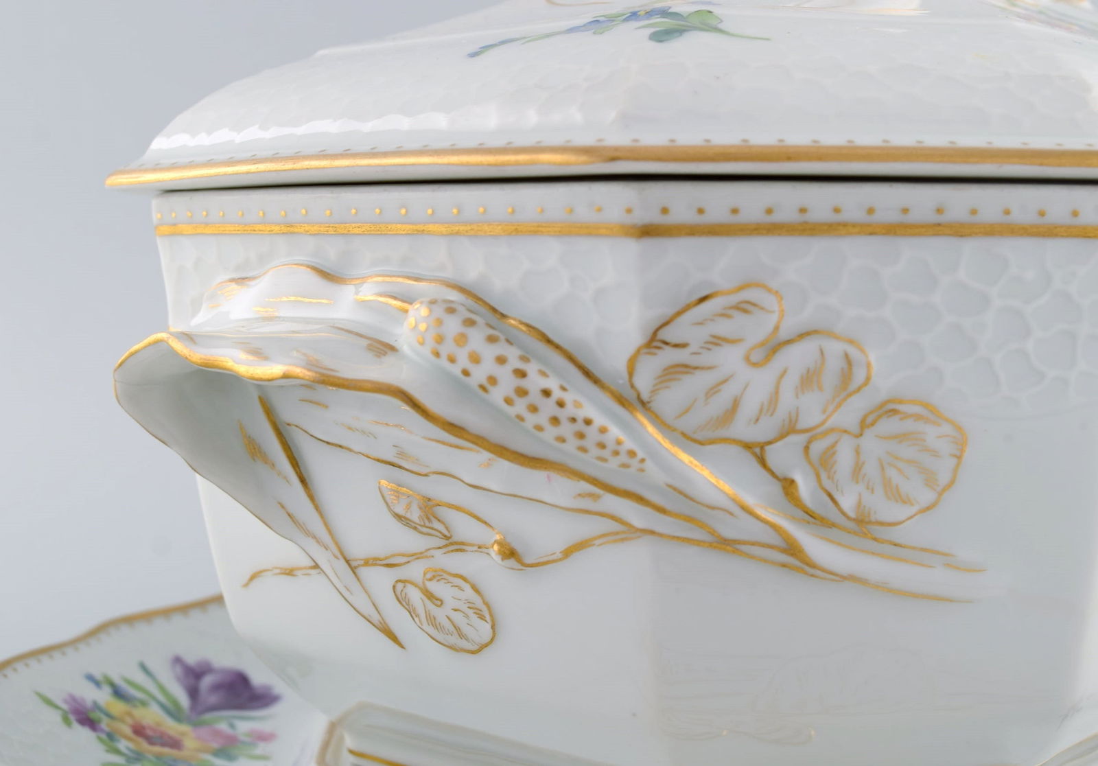 Royal Copenhagen Saxon Flower special version. Large and rare lidded tureen with saucer. Lid and - 7