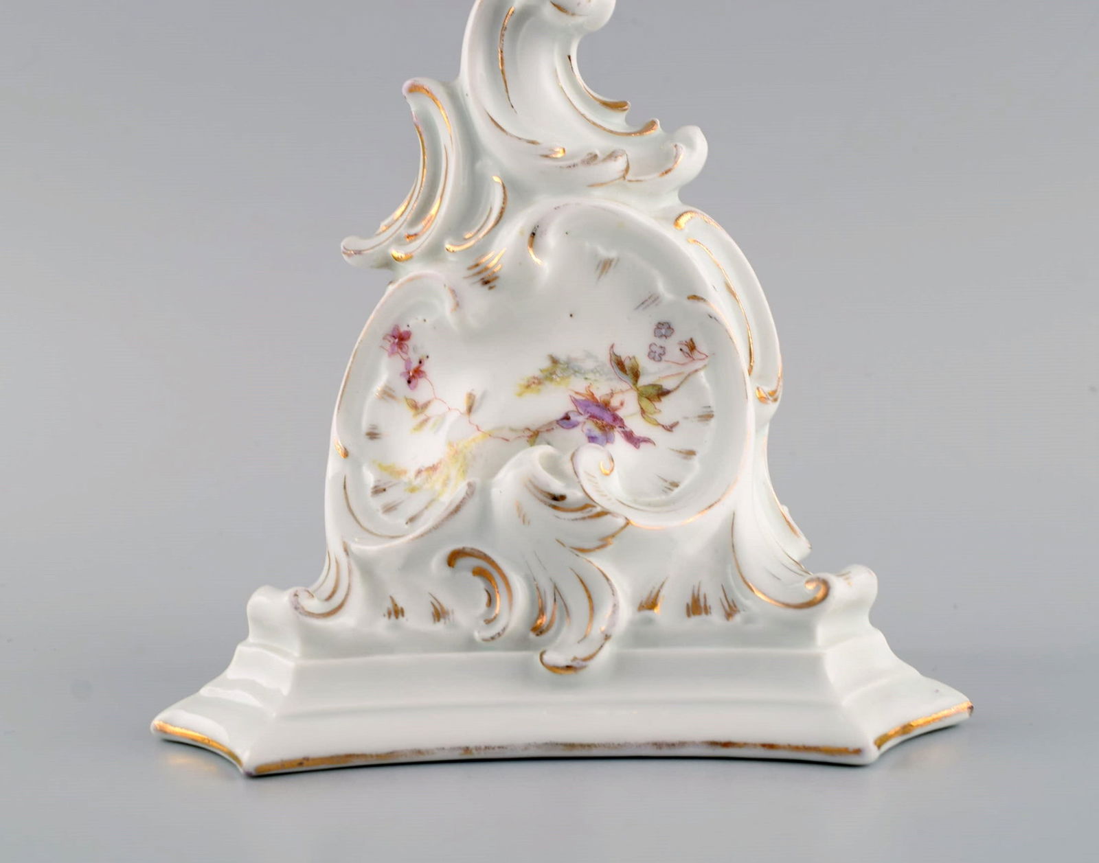 Antique wall console in hand-painted porcelain with flowers and gold decoration. Germany, 19th - 3