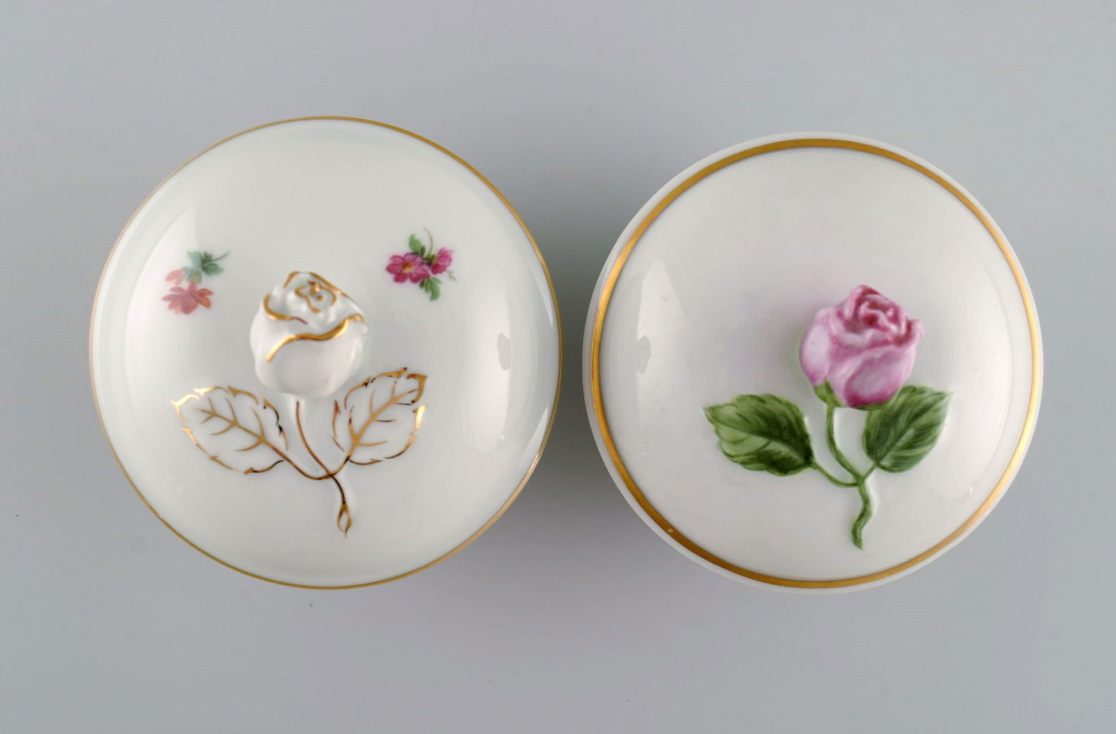 Fürstenberg, Germany. Two antique lidded bowls in hand-painted porcelain with flowers and gold - 3