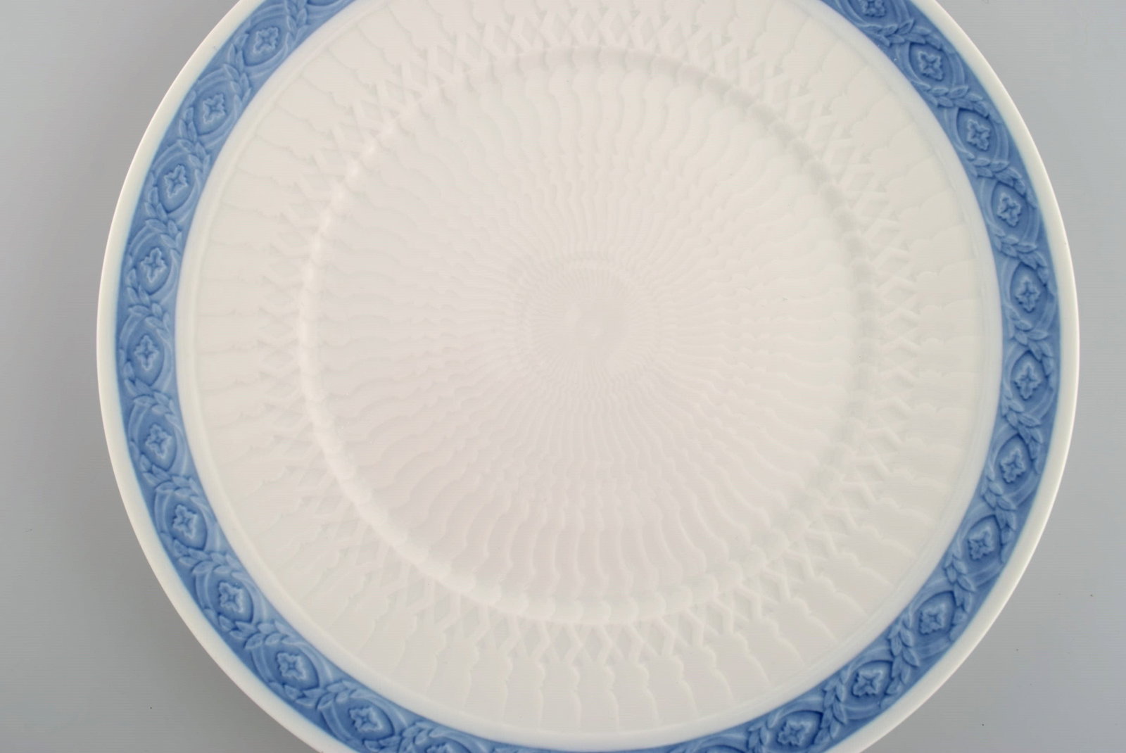 Twelve Royal Copenhagen Blue Fan dinner plates. 1960s / 70s. Model number 1212/11519. Designed by - 3