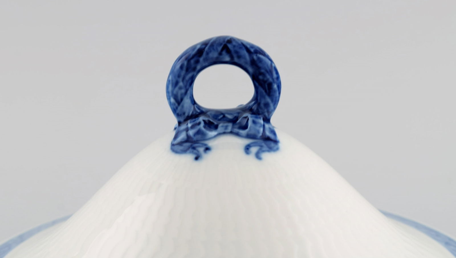 Royal Copenhagen Blue Fan lidded tureen. 1960s / 70s. Model number 1212/11503. Designed by Arnold - 4