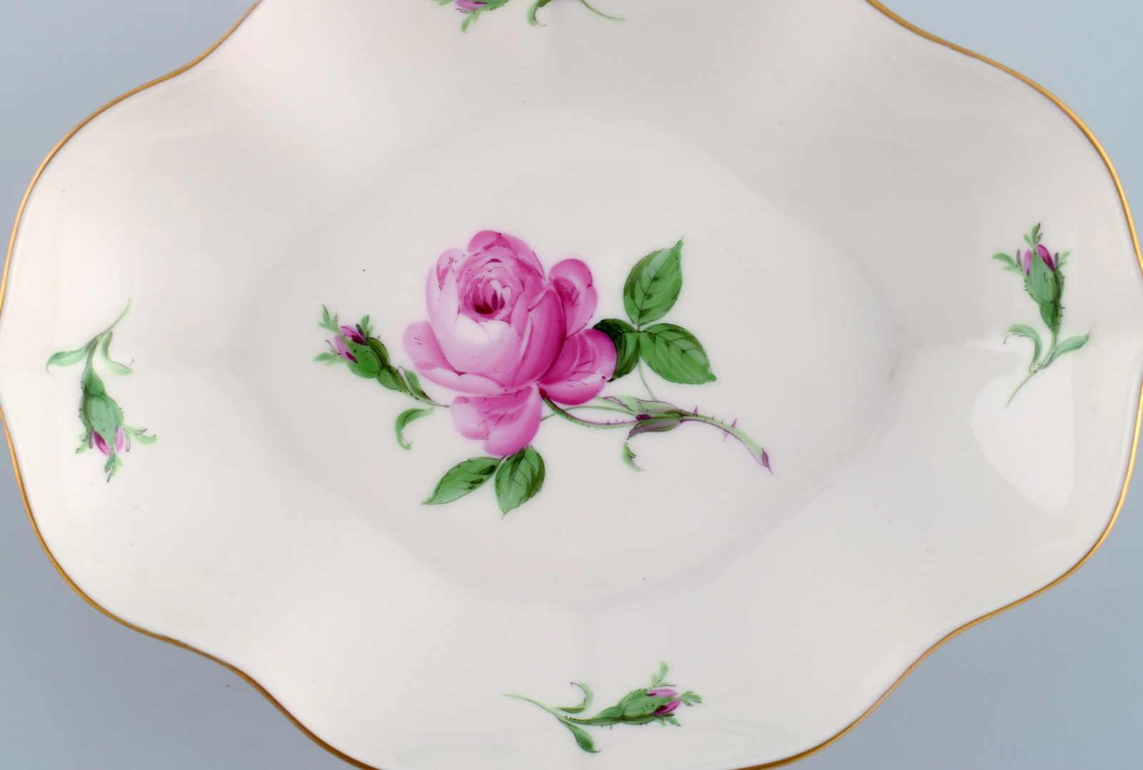 Meissen Pink Rose bowl in hand-painted porcelain with gold edge. Early 20th century. - 2