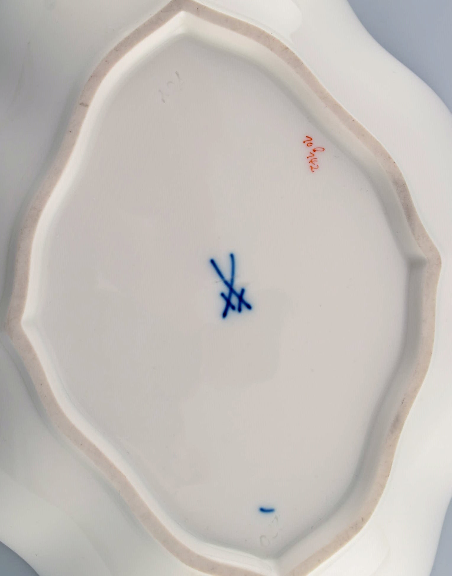 Meissen Pink Rose bowl in hand-painted porcelain with gold edge. Early 20th century. - 5