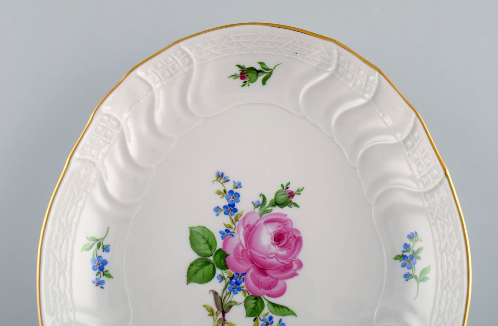 Oval Meissen Pink Rose bowl in hand-painted porcelain with gold edge. Early 20th century. - 3
