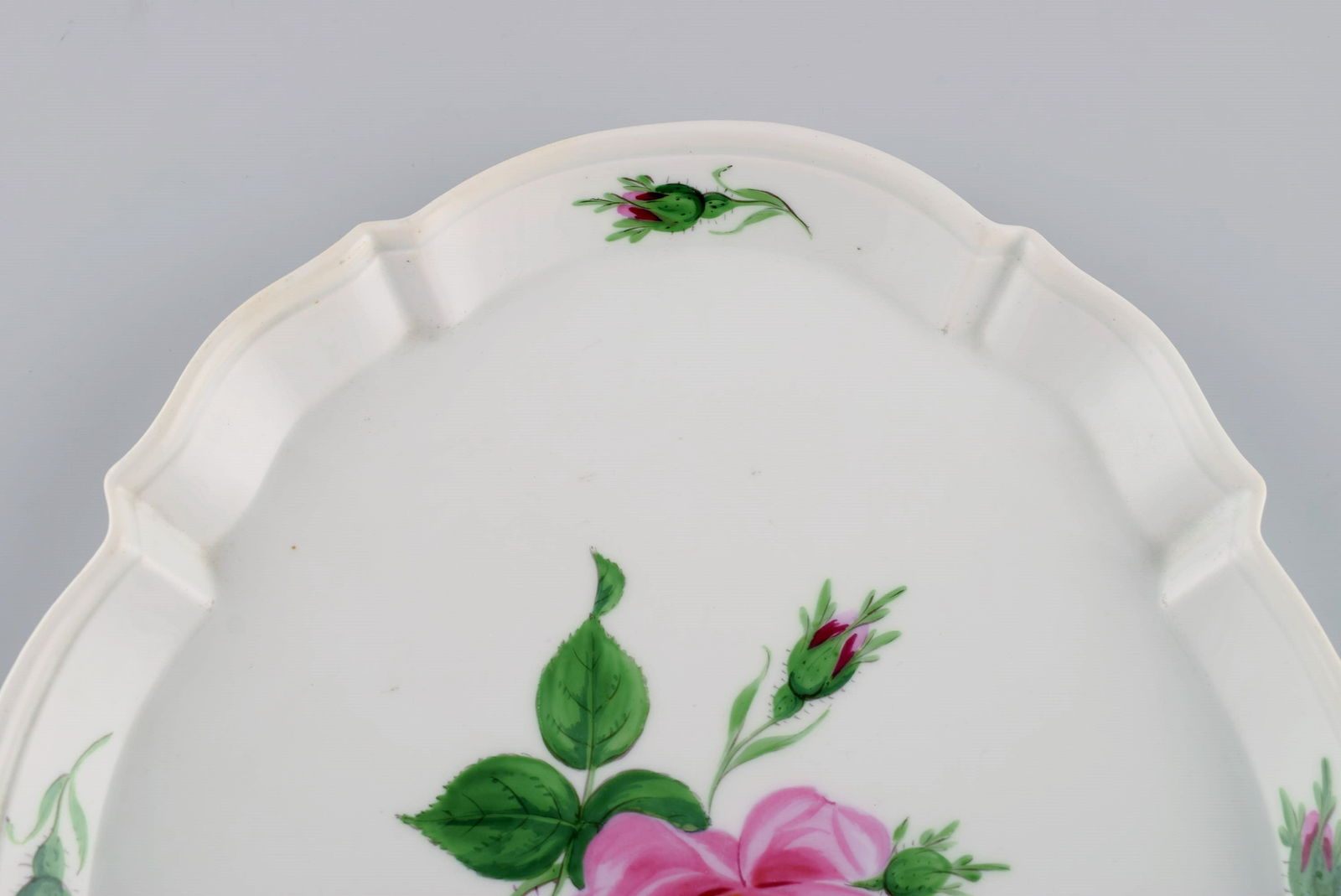 Meissen Pink Rose tray in hand-painted porcelain with gold edge. Early 20th century. - 3