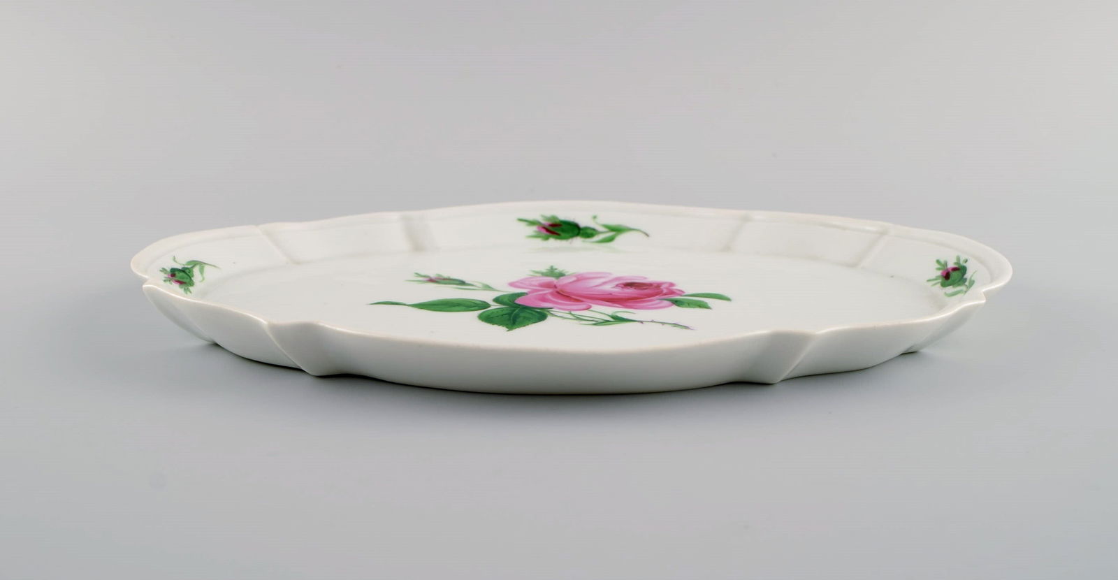 Meissen Pink Rose tray in hand-painted porcelain with gold edge. Early 20th century. - 4