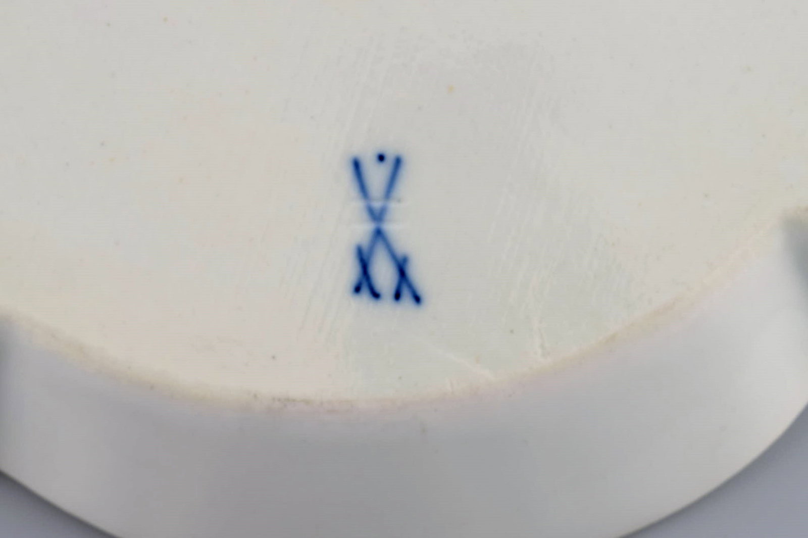 Meissen Pink Rose tray in hand-painted porcelain with gold edge. Early 20th century. - 5