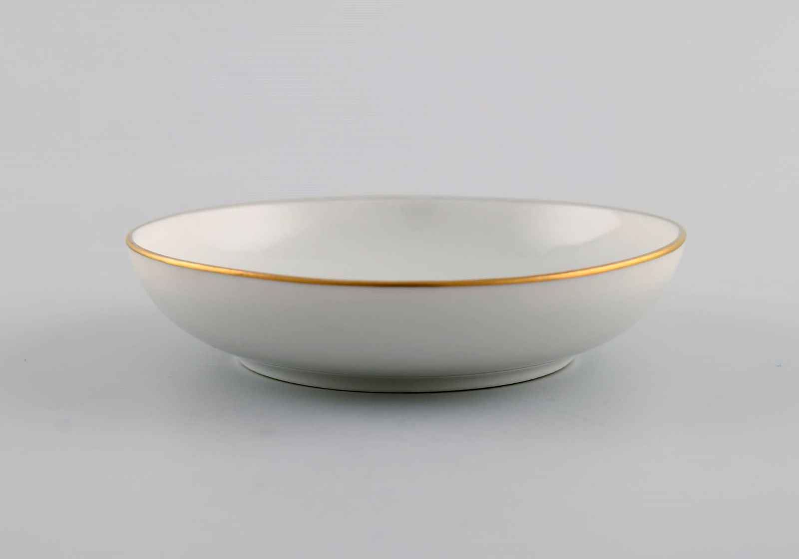 Six small Meissen Pink Rose bowls in hand-painted porcelain with gold edge. Early 20th century. - 3