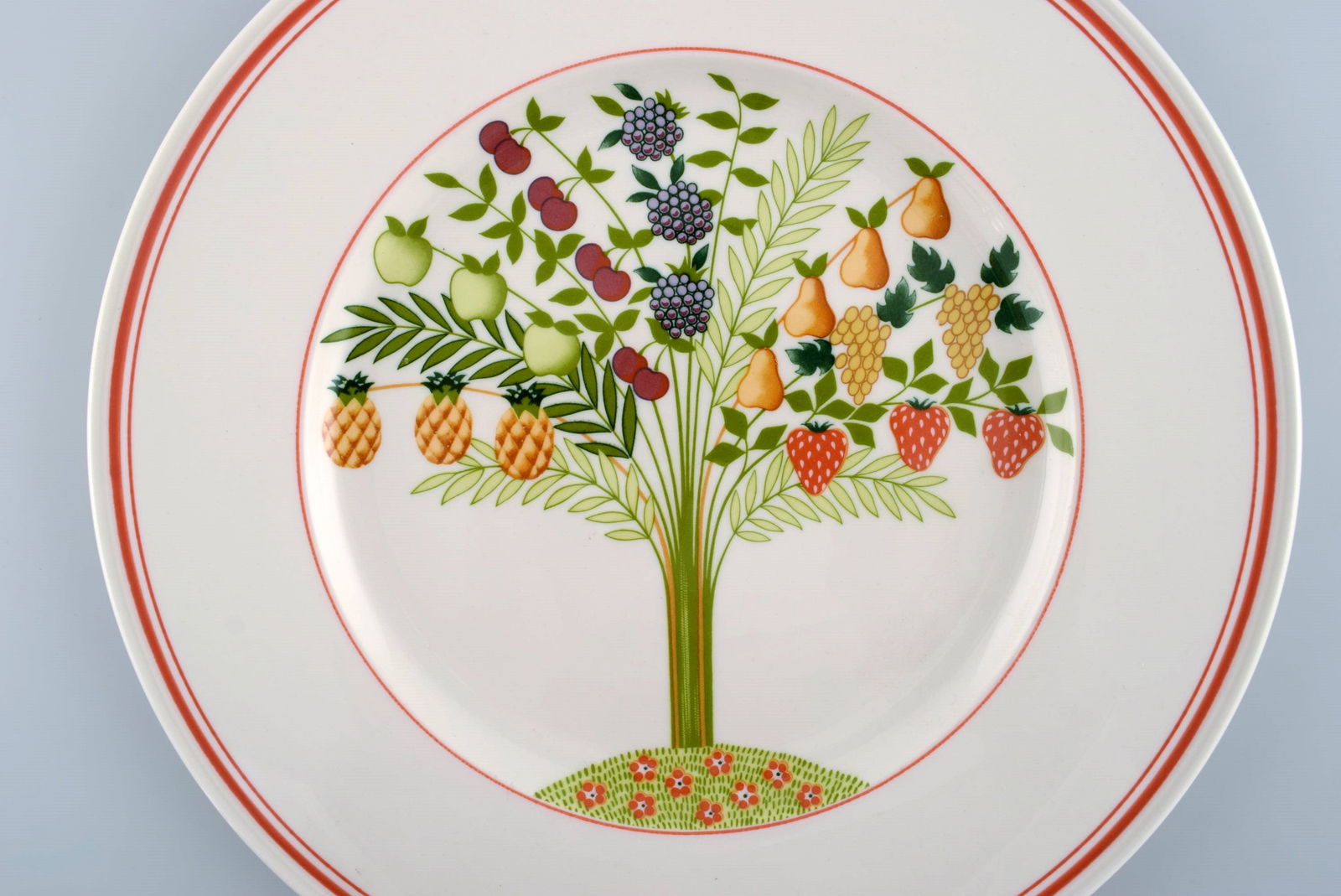 Villeroy & Boch. 10 Bon Appetit porcelain dinner plates decorated with fruit trees. Late 20th - 3