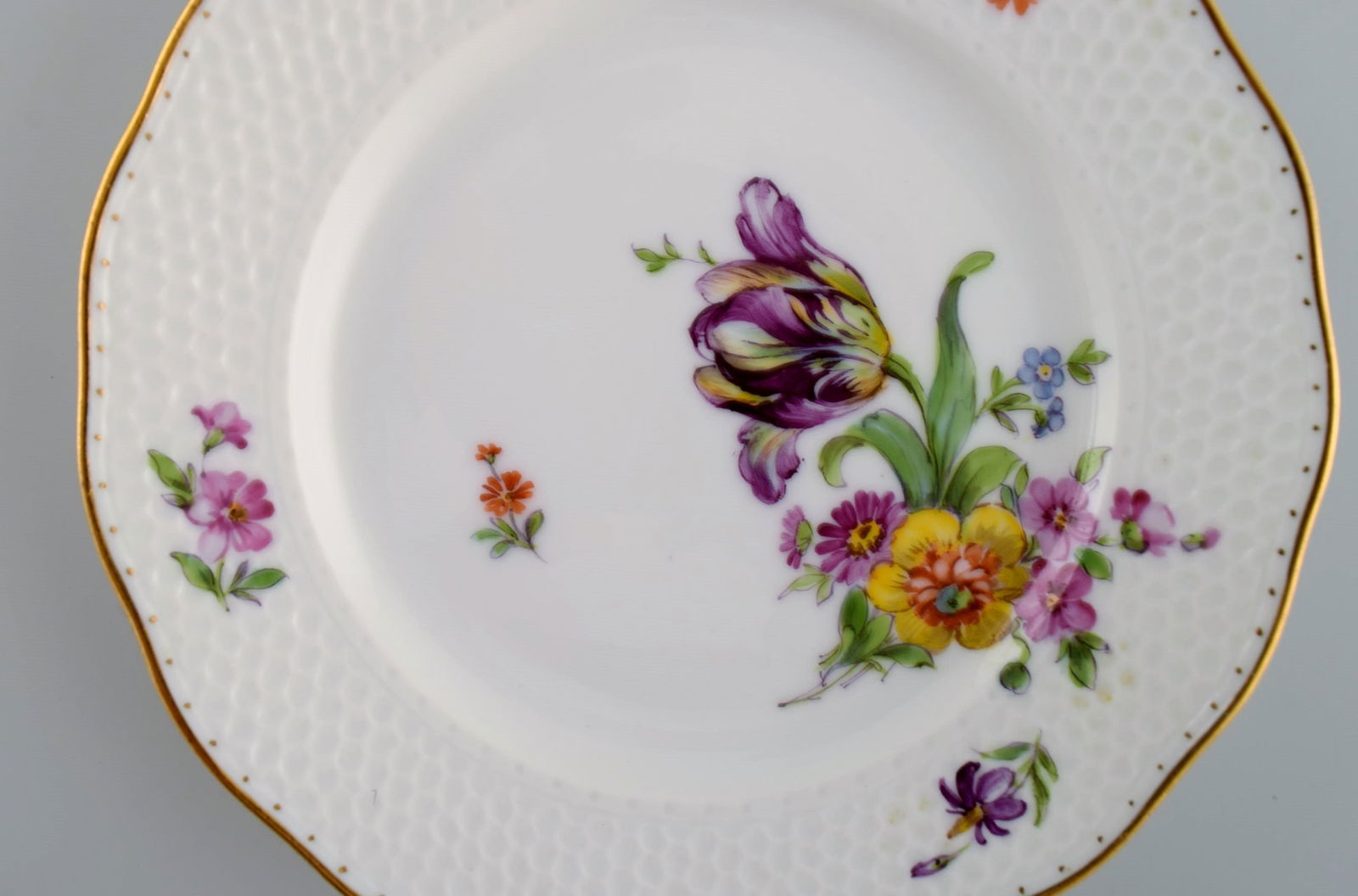 Royal Copenhagen Saxon Flower special version. Five rare cake plates with hand-painted flowers and - 3