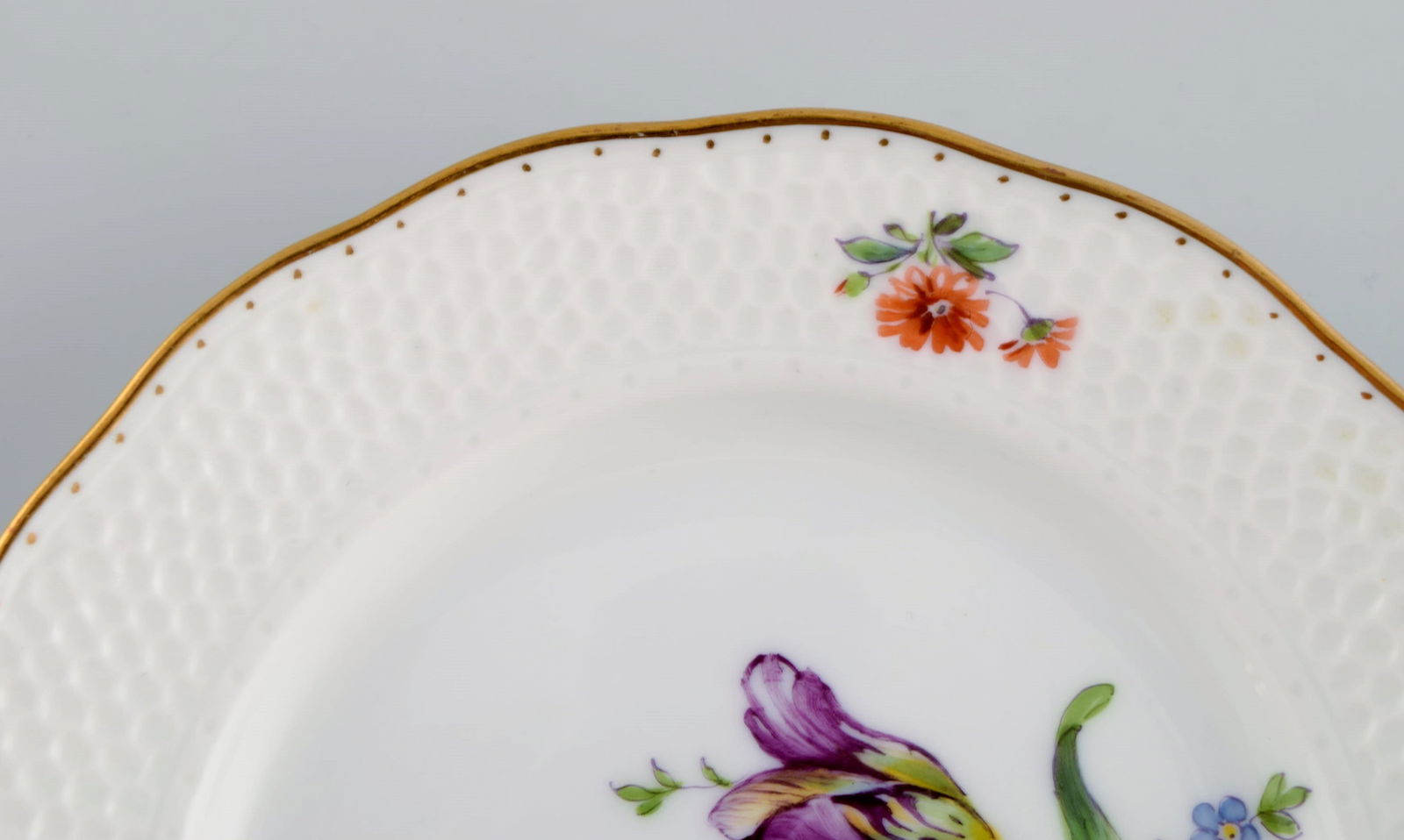 Royal Copenhagen Saxon Flower special version. Five rare cake plates with hand-painted flowers and - 4