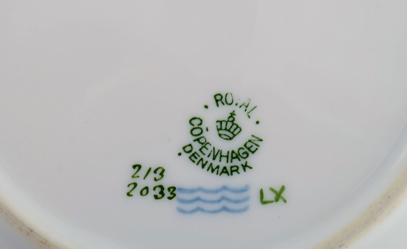 Royal Copenhagen Saxon Flower special version. Five rare cake plates with hand-painted flowers and - 5