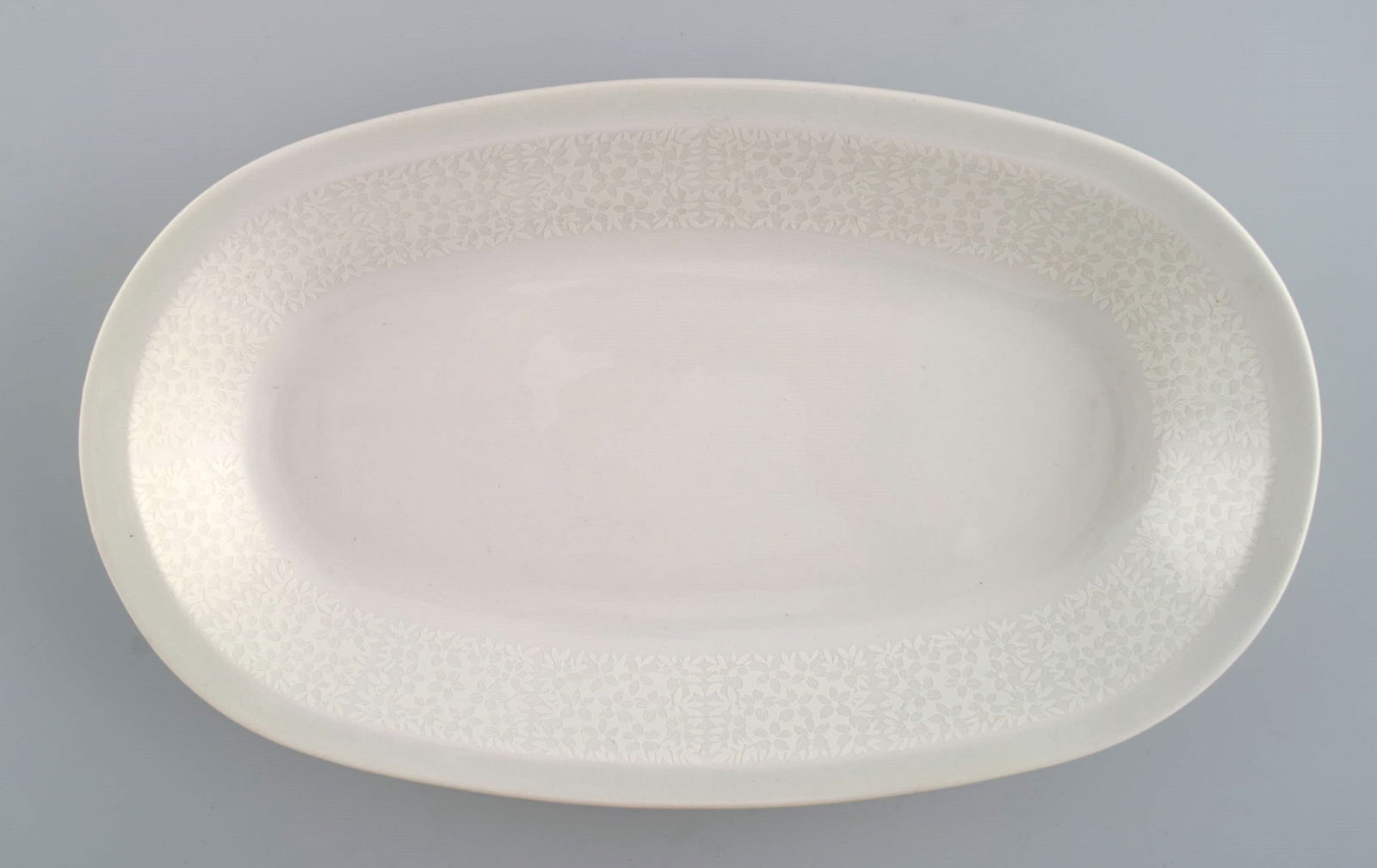 Raija Uosikkinen for Arabia. Two Pitsi porcelain bowls with floral decoration. Dated 1967-1974. - 2