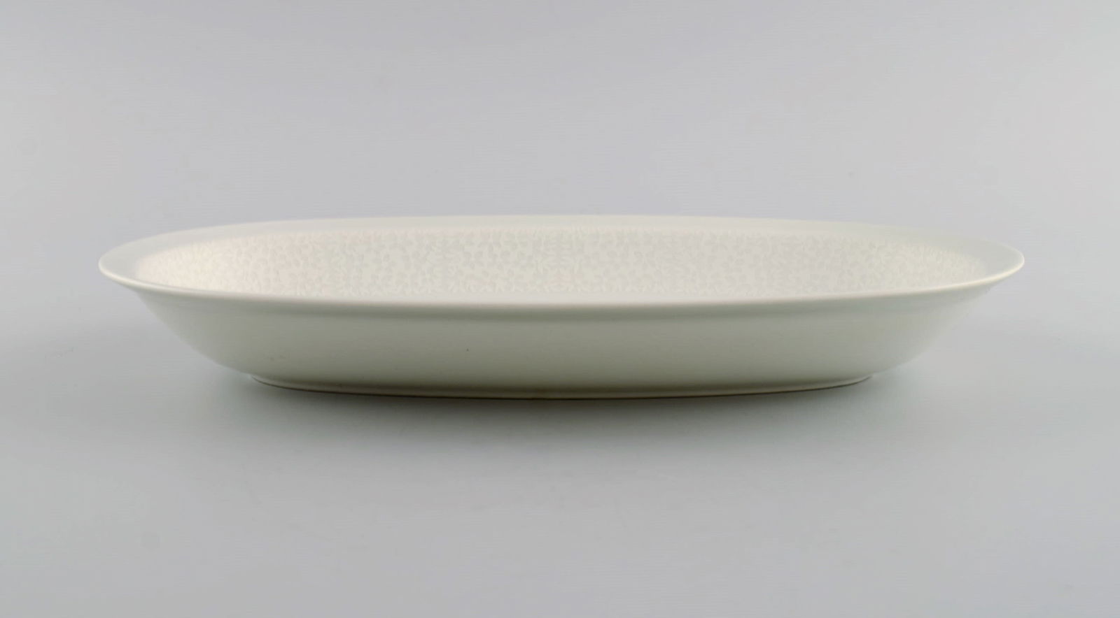 Raija Uosikkinen for Arabia. Two Pitsi porcelain bowls with floral decoration. Dated 1967-1974. - 5