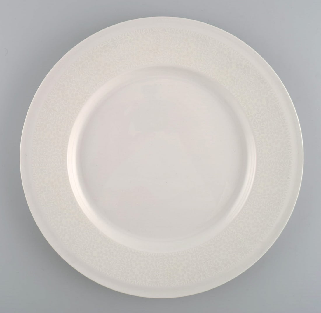 Raija Uosikkinen for Arabia. 10 rare Pitsi dinner plates with floral decoration. Dated 1967-1974. - 2