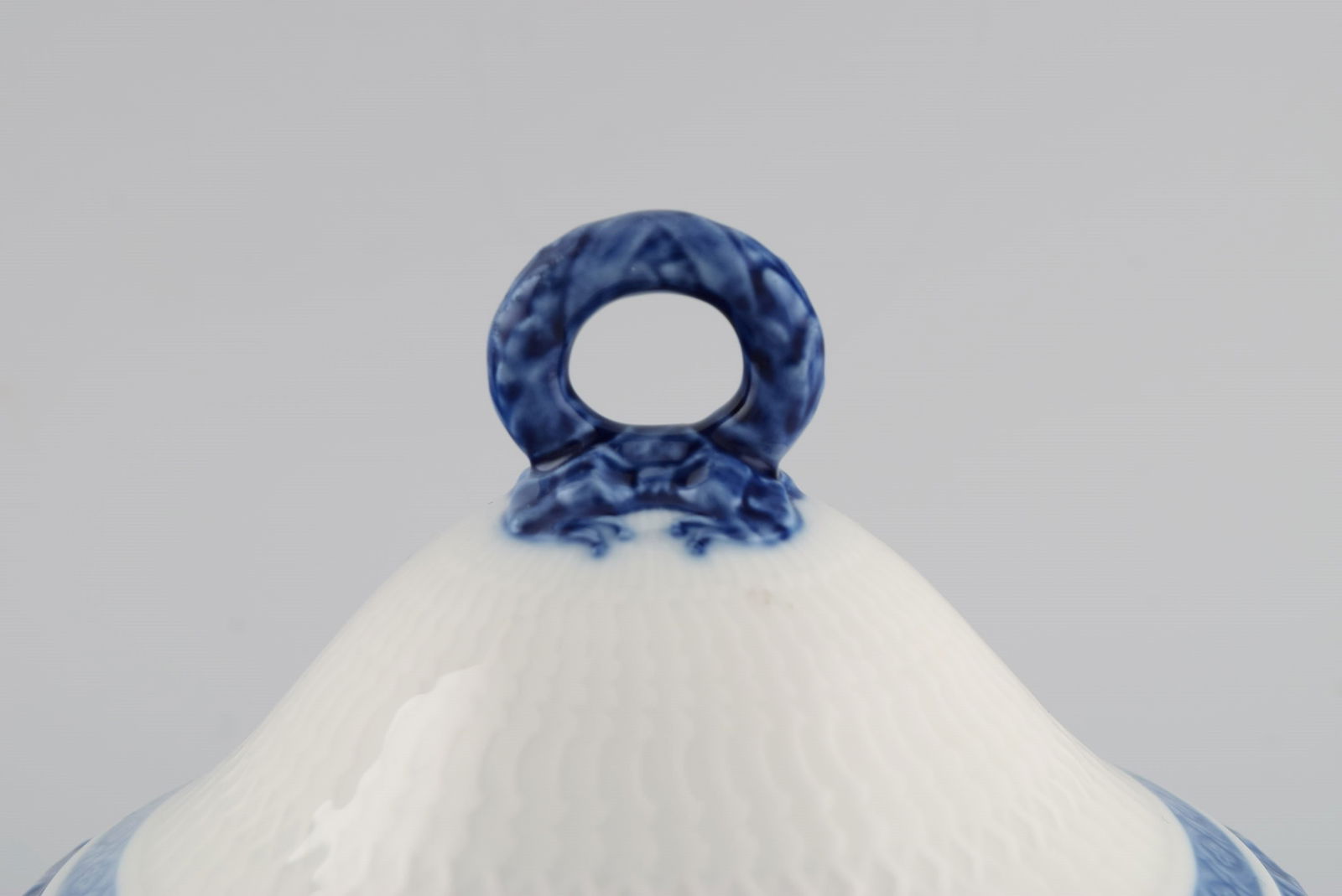 Small Royal Copenhagen Blue Fan lidded tureen. Dated 1968. - 5