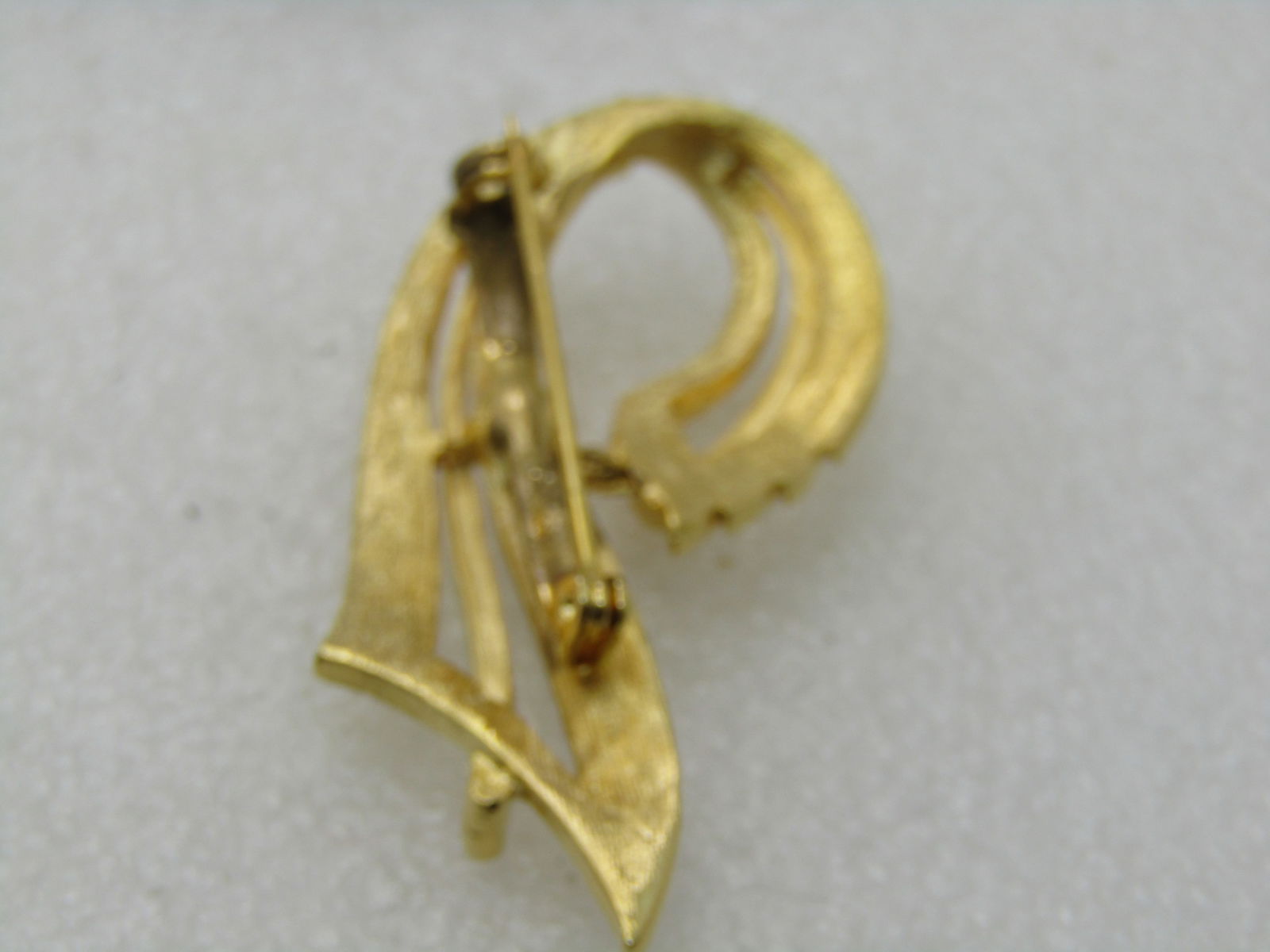 Vintage Gold tone Looped Bow Brooch, Original Box - 7
