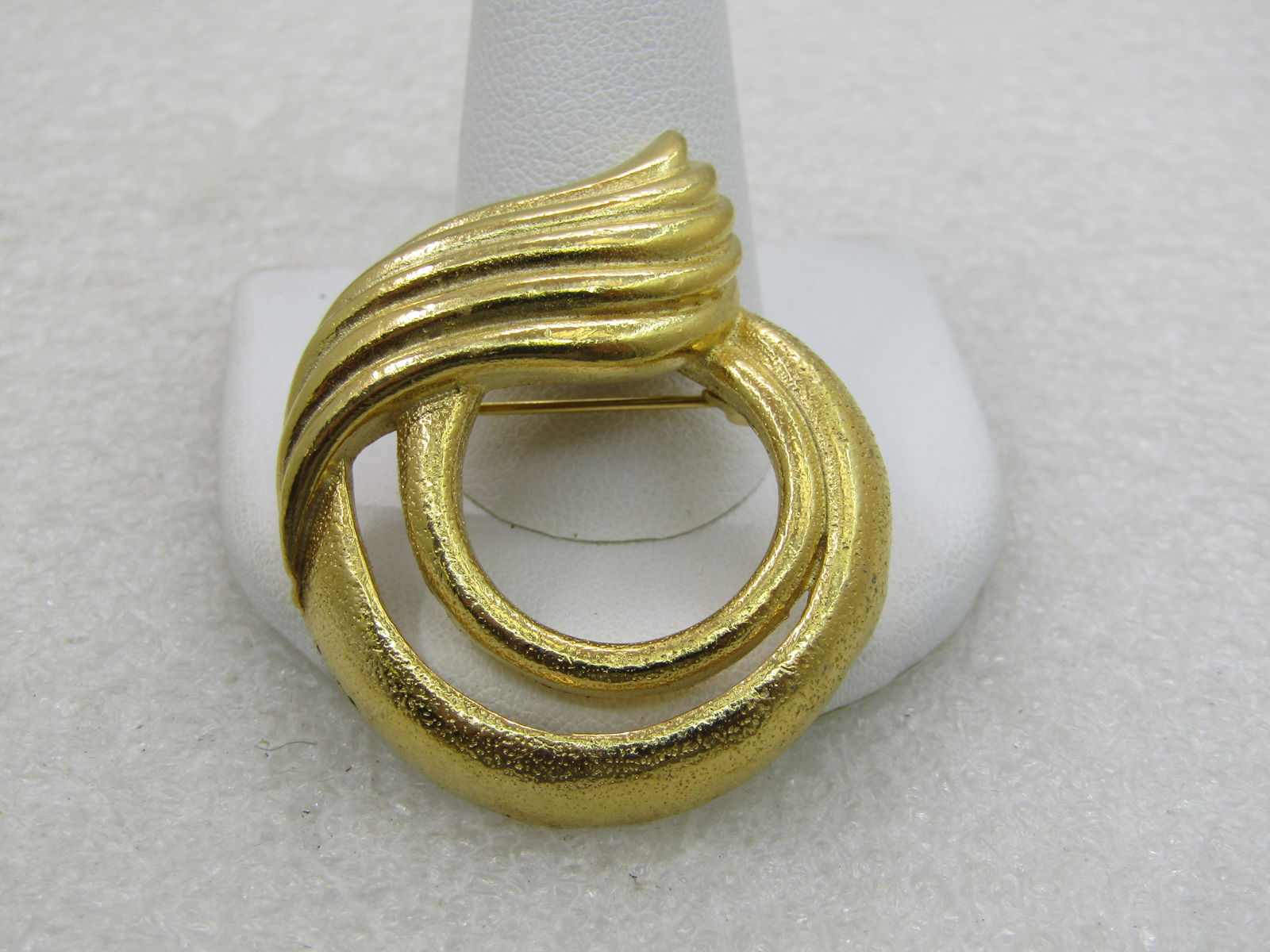 Vintage Gold Tone 1960's Mod Brooch, 1.5", Signed Gerry's NL: Vintage Gold Tone 1960's Mod Brooch, 1.5" with a ribbed swish over an double oval circle. Signed Gerry's. Very good condition. (INV. W.UNK.4, WB464 NL, LD 2/10/20 Reserve: $25.00 Shipping: Domestic: F