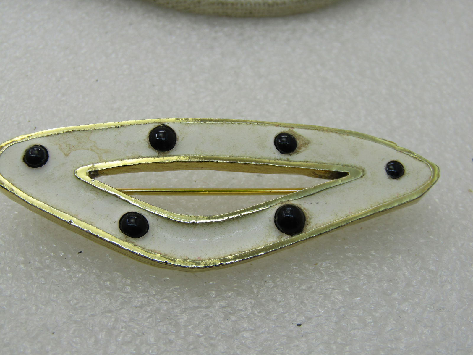 Vintage Enameled Triangular Mod Brooch, Black & White, 2.5", 1980's - 4