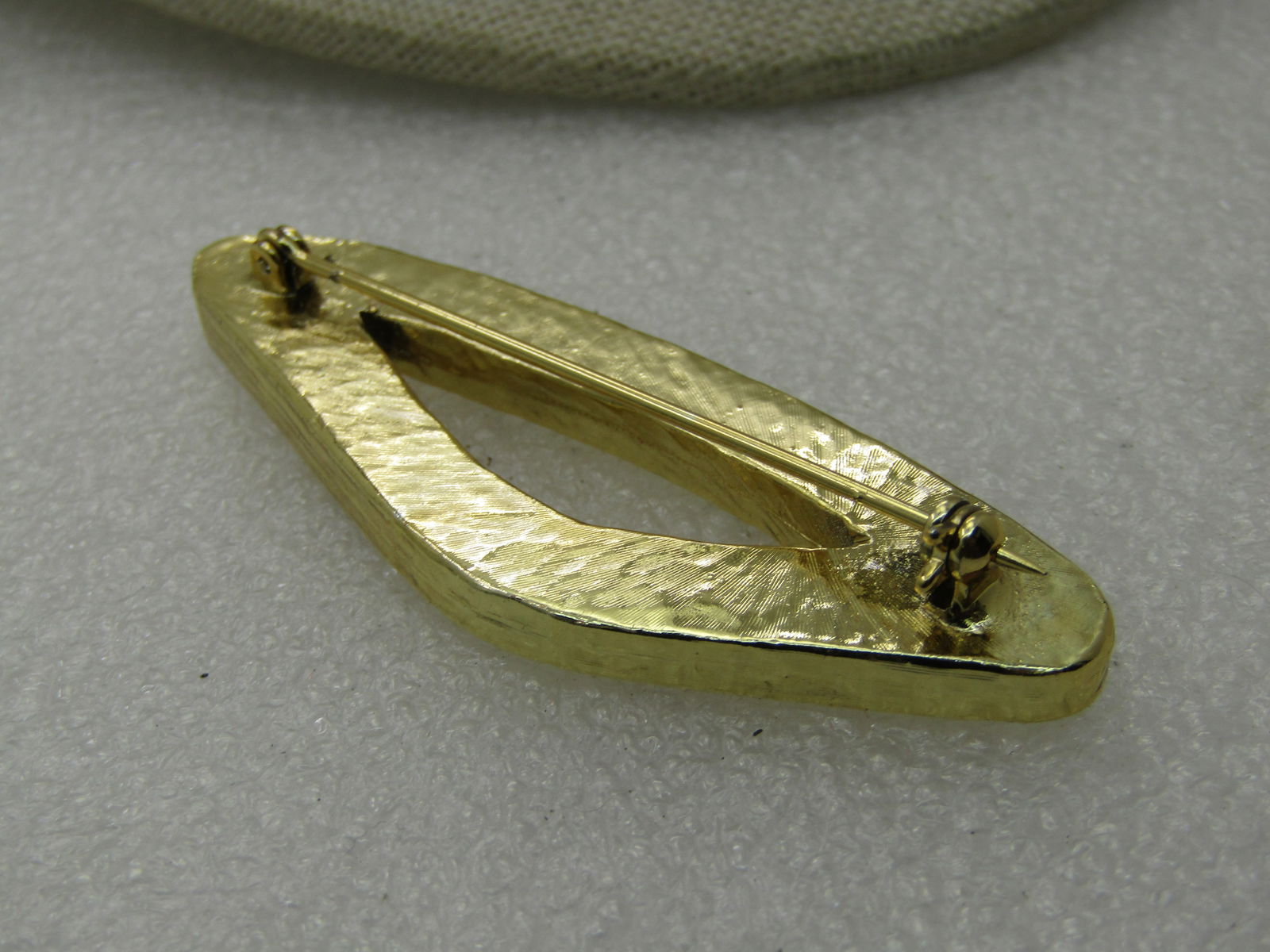 Vintage Enameled Triangular Mod Brooch, Black & White, 2.5", 1980's - 6