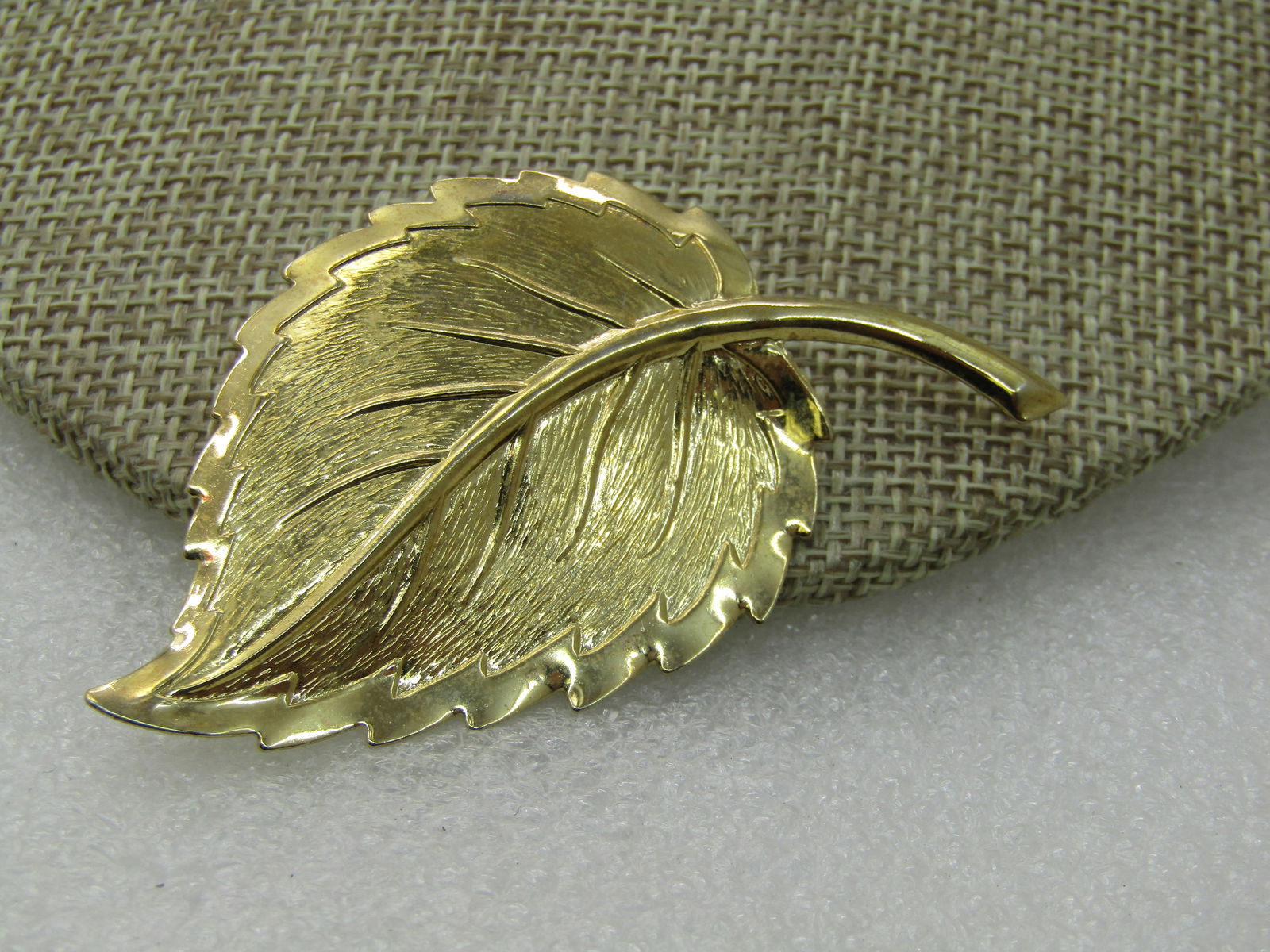 Vintage 1960's Pressed Leaf Brooch, Gold Tone, 2.25" (1 of 6)