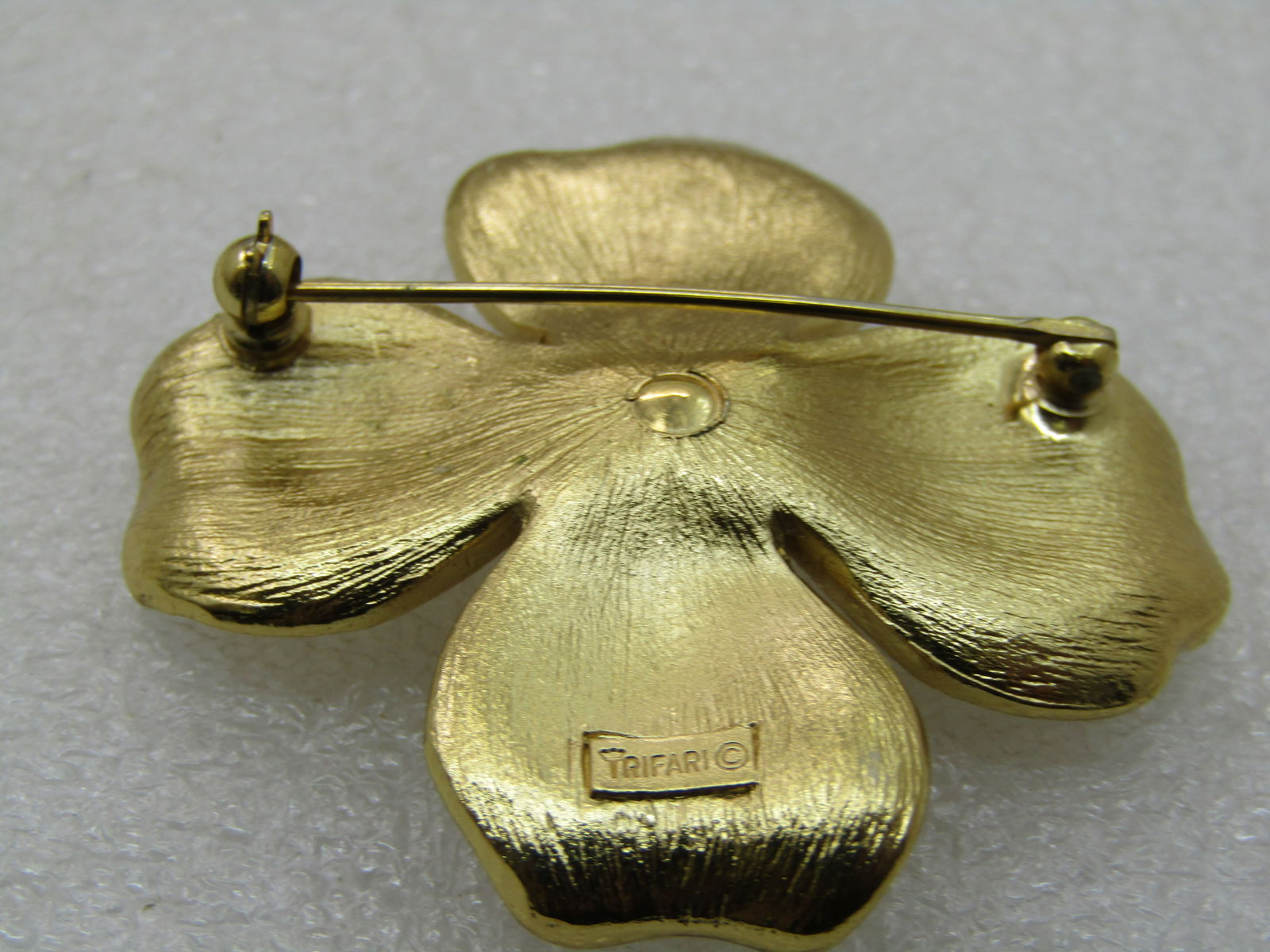 Vintage Trifari Dogwood Brooch, Gold Tone, 1970's - 5