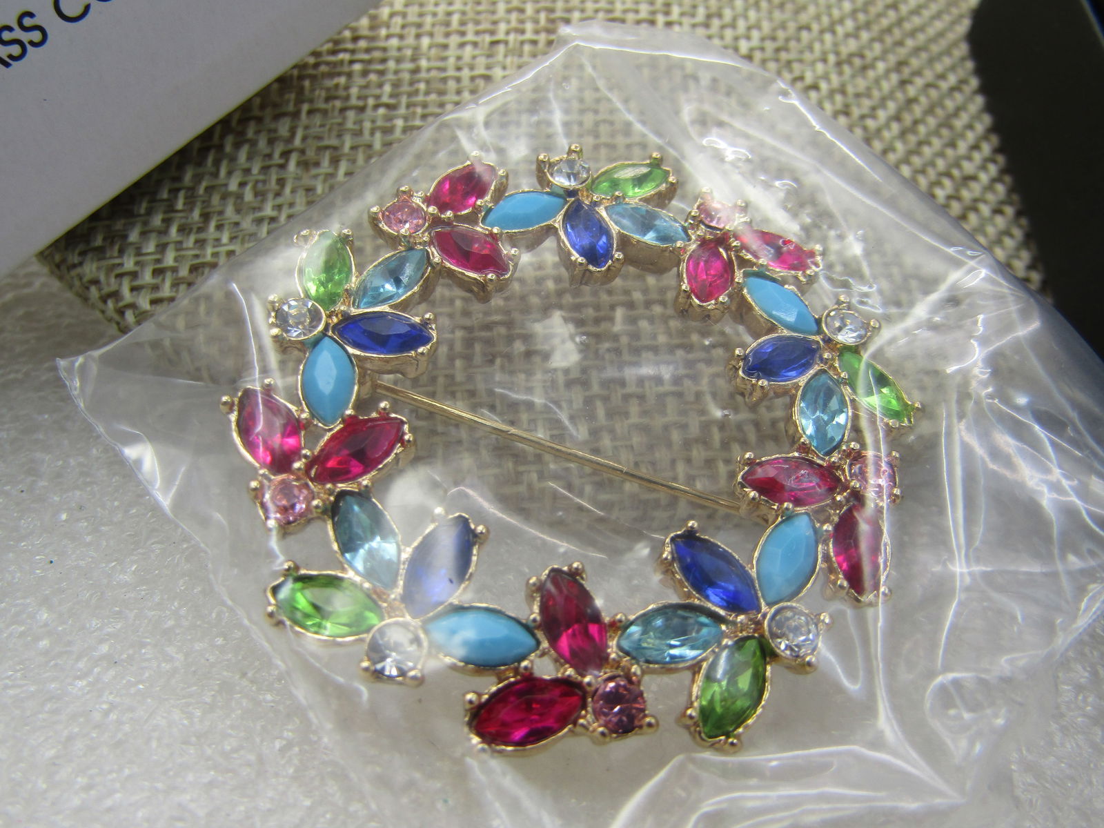 Avon Rhinestone Wreath Brooch, New in Box, Gold-Tone, Unopened - 2